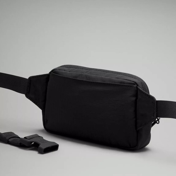NWT Lululemon Mini Belt Bag in Black - Picture 6 of 10
